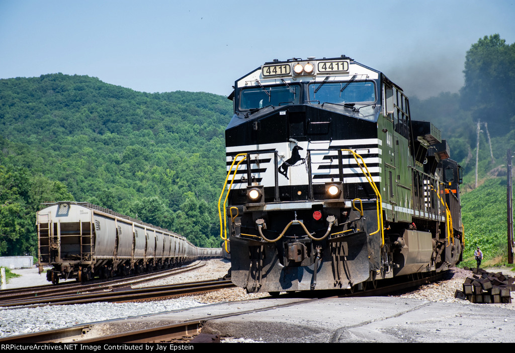 NS 4411 leads 29A south 